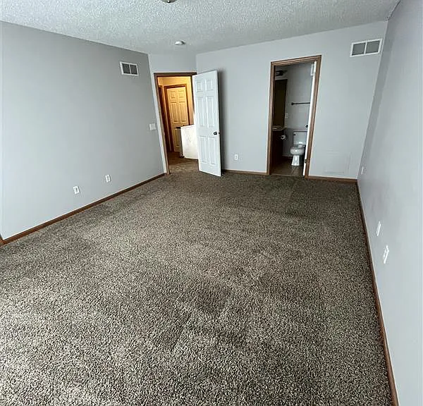 10660 Ironwood Pkwy — Photo 12