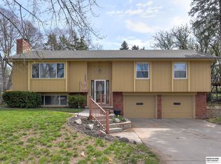 1119 Coach Rd, Papillion, NE 68046