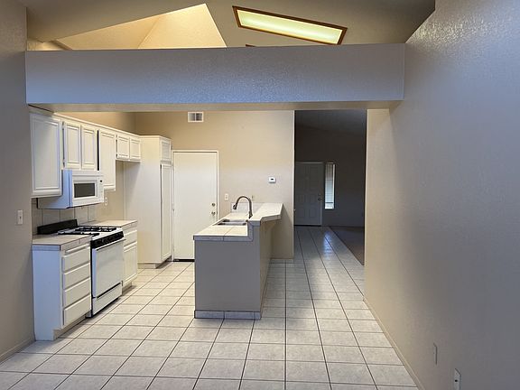 2nd image of 599 Eaton St