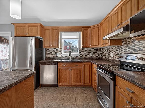 3rd image of 147 Theriault St