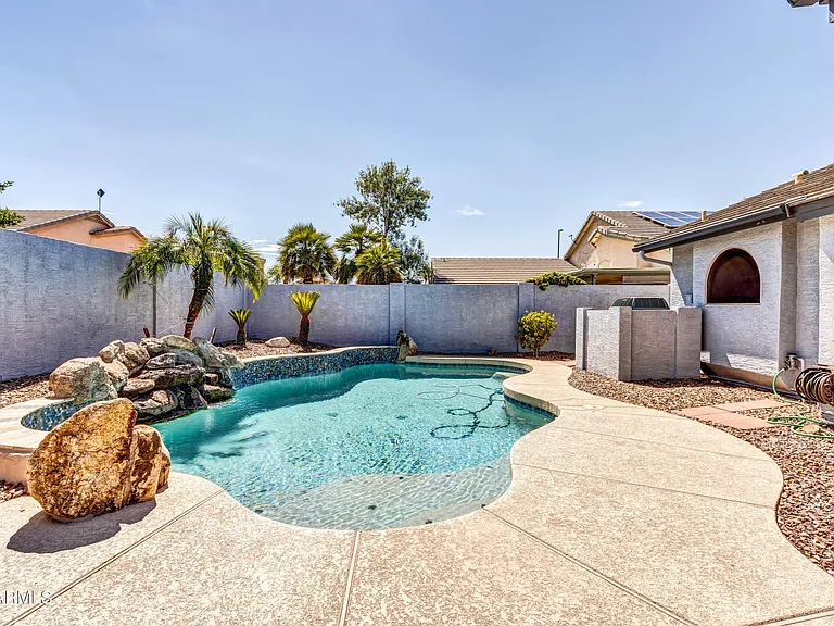 1113 E Betsy Ln — Photo 38