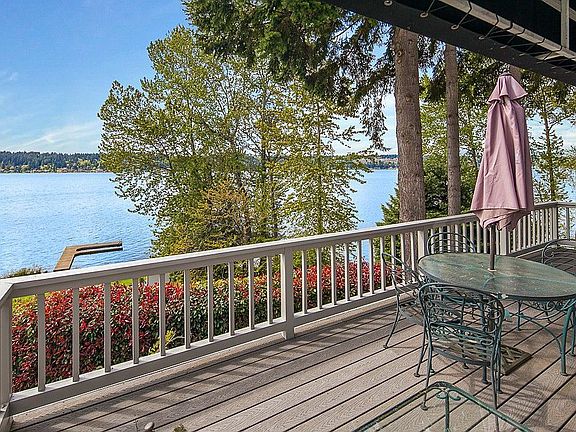 3rd image of 1731 E Lake Sammamish Pl SE