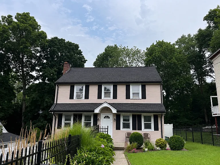 49 Nichols Ave — Photo 1