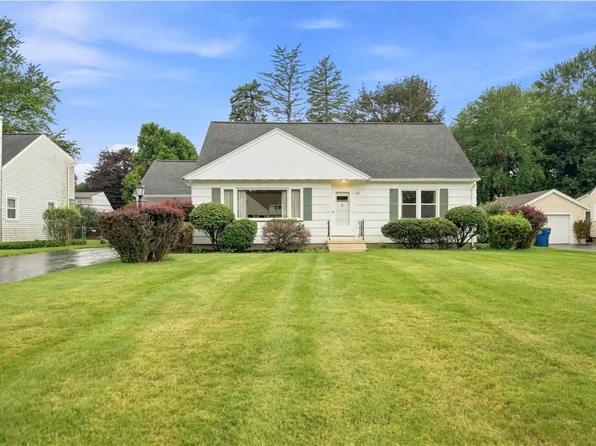 15 Austin Dr, Rochester, NY 14625