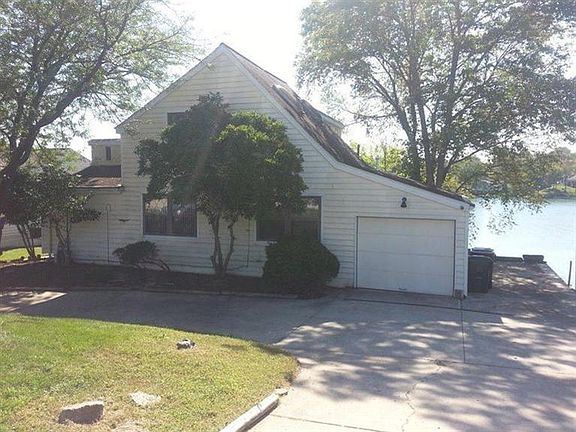 3rd image of 19833 Lakeview Dr