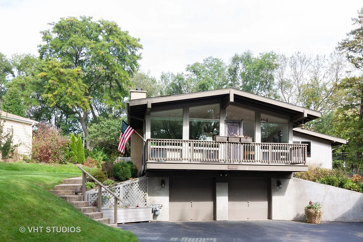 22W516 Birchwood Dr photo 1