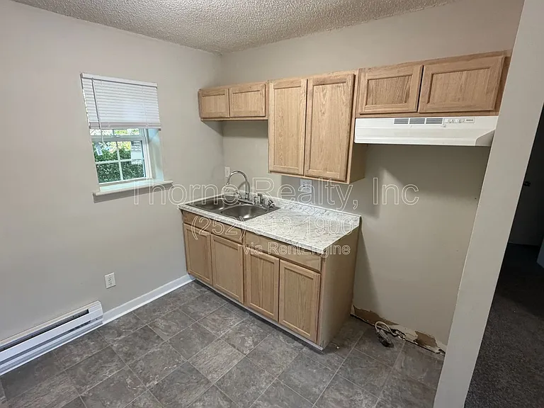 605 E Wilson St — Photo 8
