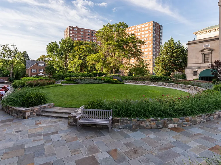 Ambassador Apartments — Photo 20