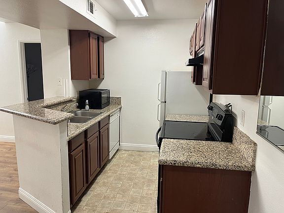 3rd image of 5138 S Jones Blvd Unit 204