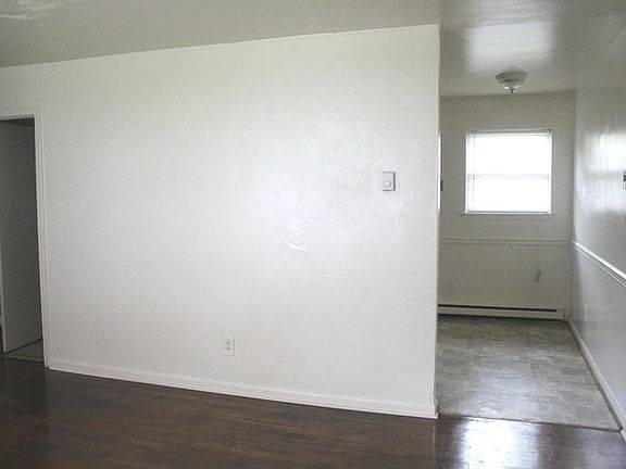 2nd image of 3015 Dana St