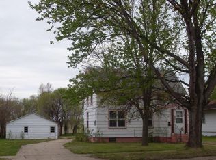 614 E 3rd St, Miller, SD 57362