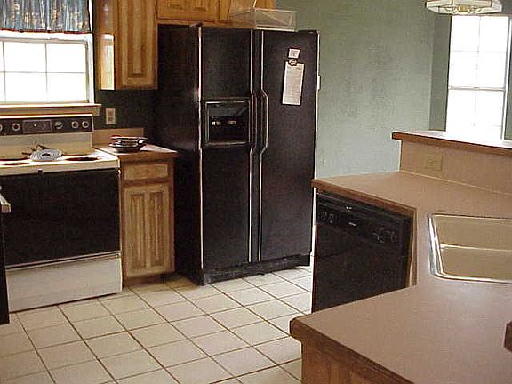 3rd image of 3709 Bluegrass Dr