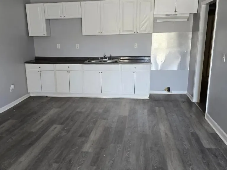 684 Mitchell St — Photo 3