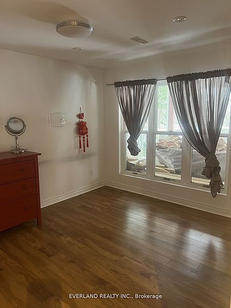 Markham House for rent - 2 Bedrooms — photo 2