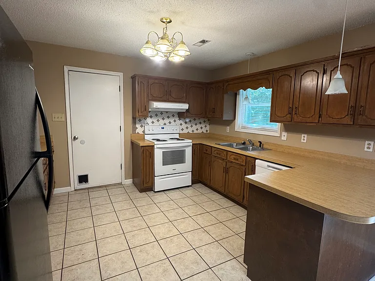 108 Laurel Ct — Photo 22