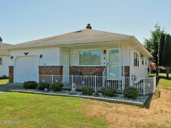 9 Bolans Court, Toms River, NJ 08757