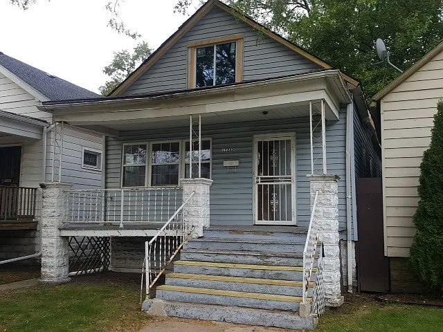 12442 S Stewart Ave photo 1