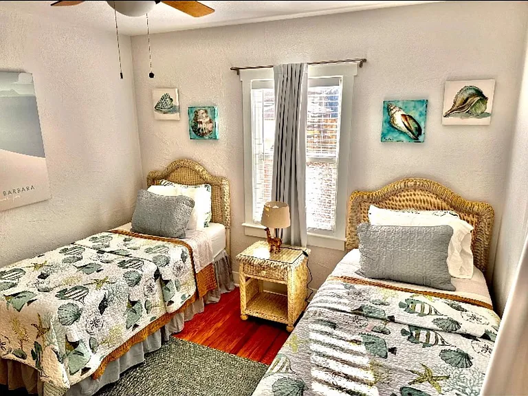 136 S Oleander Ave — Photo 23