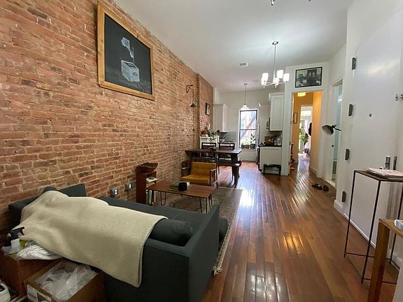 5th image of 466 Willoughby Ave APT 2