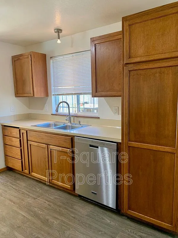 2 bed, 2.5 bath, 1360 sqft, $2,600 — Photo 4