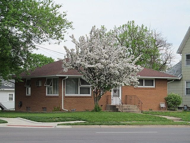 1st image of 611 N Park St