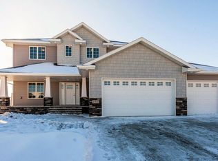287 Monarch Ln, Grand Forks, ND 58201