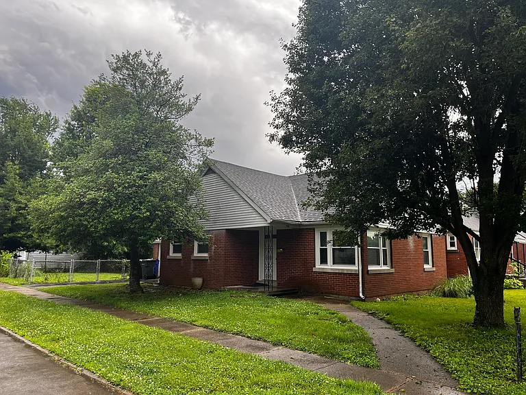1030 McClain Dr — Photo 2