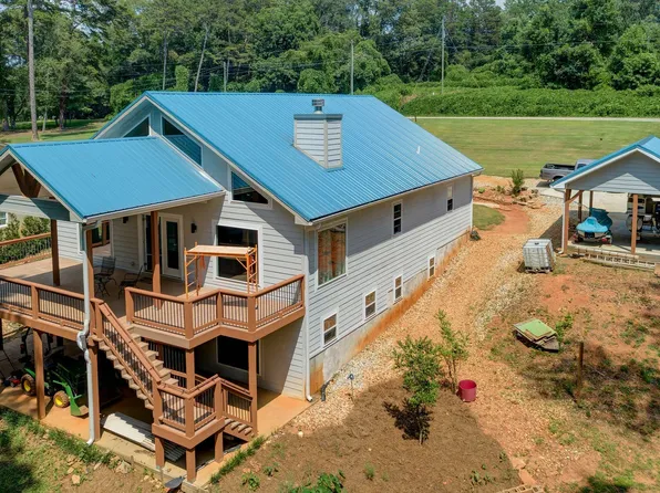 1010 Lakeland Dr, Toccoa, GA 30577