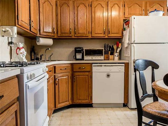 5th image of 58 Bedford Ave