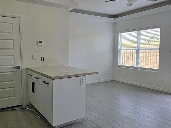 5th image of 901 Yuma Ave #603