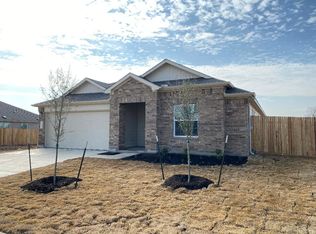 215 Chickasaw Ln, Hutto, TX 78634
