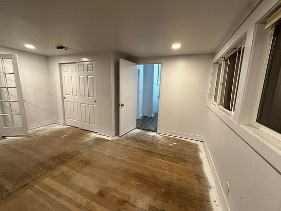 5th image of 247 Berrydale Ave