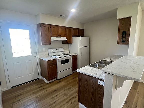 5th image of 2509-2511 Carnation Dr