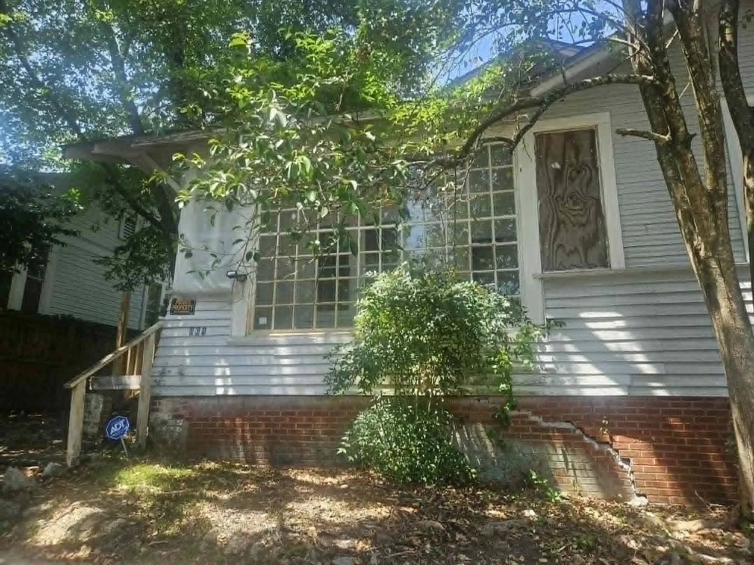 2 bed, 1744 sqft, $1,050 — Photo 1