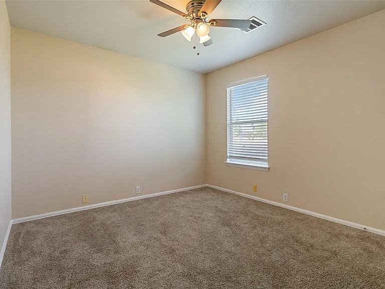 401 Spruce Dr — Photo 21
