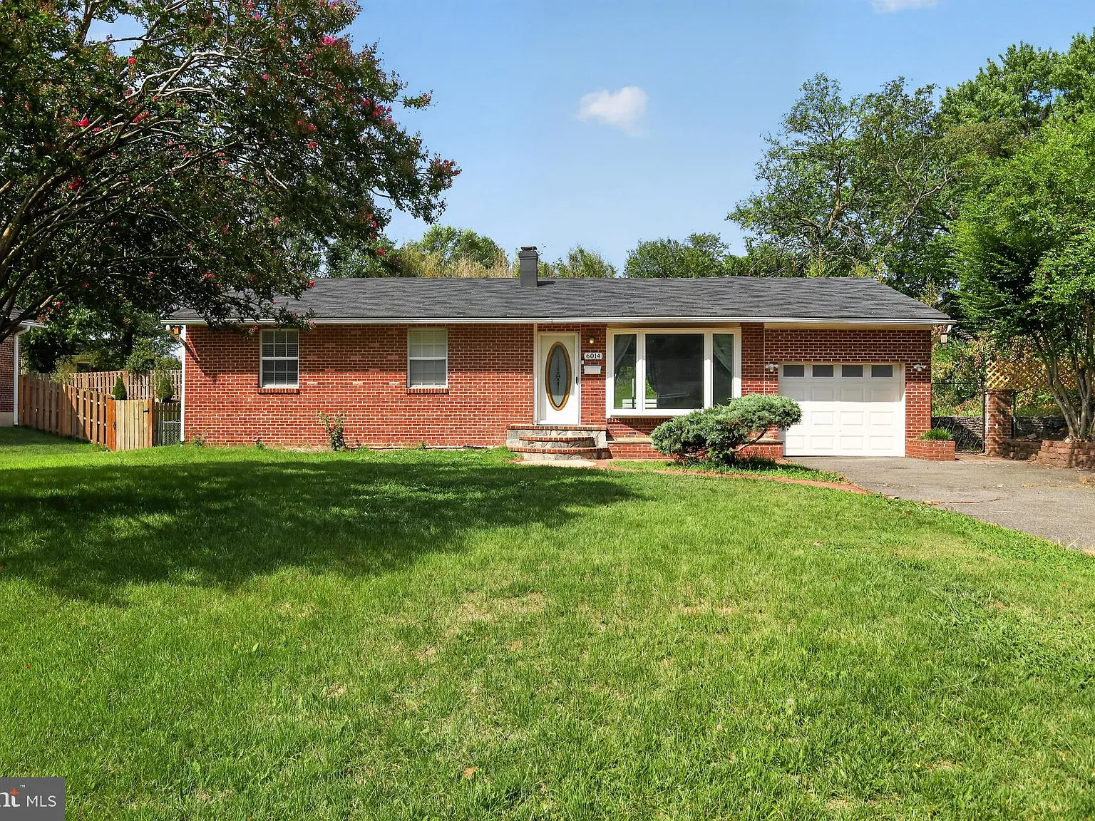 3 bed, 2.5 bath, 1484 sqft, $3,800 — Photo 1