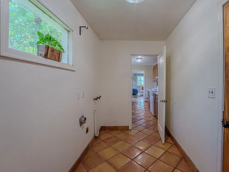 8109 SE Lorry Ave — Photo 32
