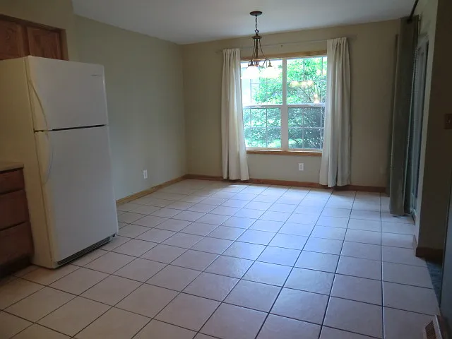 3 bed, 2193 sqft, $2,500 — Photo 3