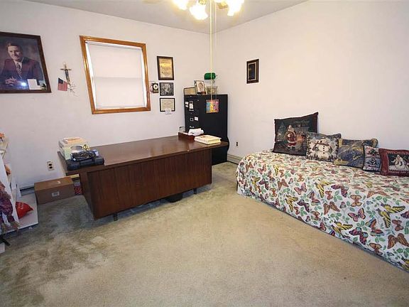 2nd image of 290 Mallory Ave