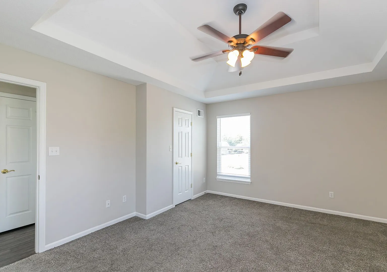 Home in Raymore 4 Bed 2 Baths — Photo 4