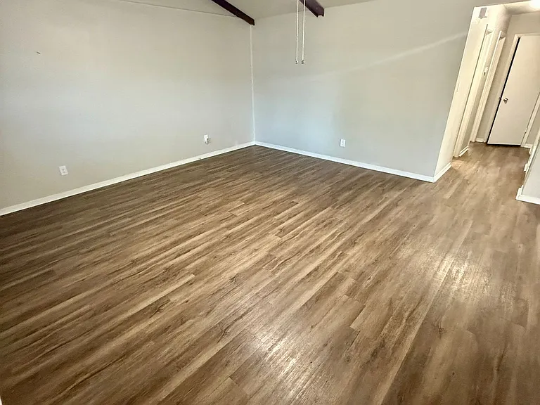 3610 Robinhood Dr — Photo 3