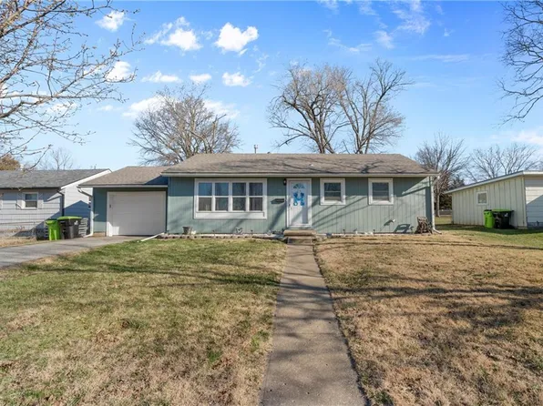 706 W Clay St, Harrisonville, MO 64701