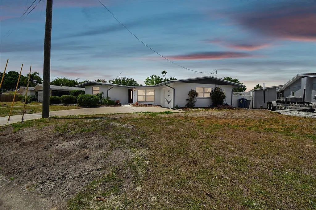 3 bed, 1.5 bath, 1515 sqft, $3,300 — Photo 1