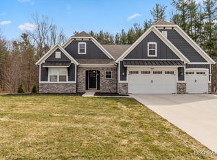 8810 Lapham Dr, Rockford, MI 49341