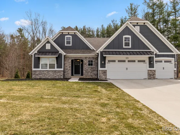 8810 Lapham Dr, Rockford, MI 49341