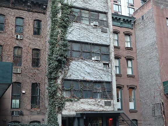 5th image of 249 E 49th St