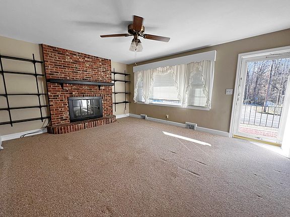 2nd image of 165 Laramie Cir