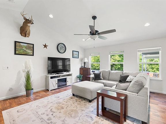 4th image of 35 Makenzie Pointe Ln