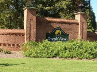 1030 Clearwater Dr, White Plains, GA 30678