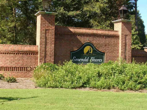 1030 Clearwater Dr, White Plains, GA 30678